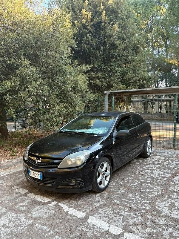 Usata 2005 Opel Astra GTC Coupé | 2000 € (Buon prezzo) - Immagine 1/4
