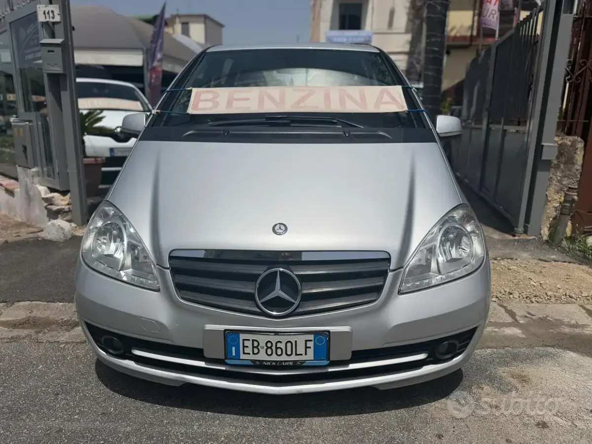 Usata Mercedes A160 Edition 95 CV (69 kW) 2012 Grigio Utilitaria