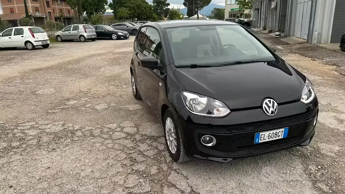 Begagnad VW up! 75 HK (55 kW) 2012 Svart Halvkombi