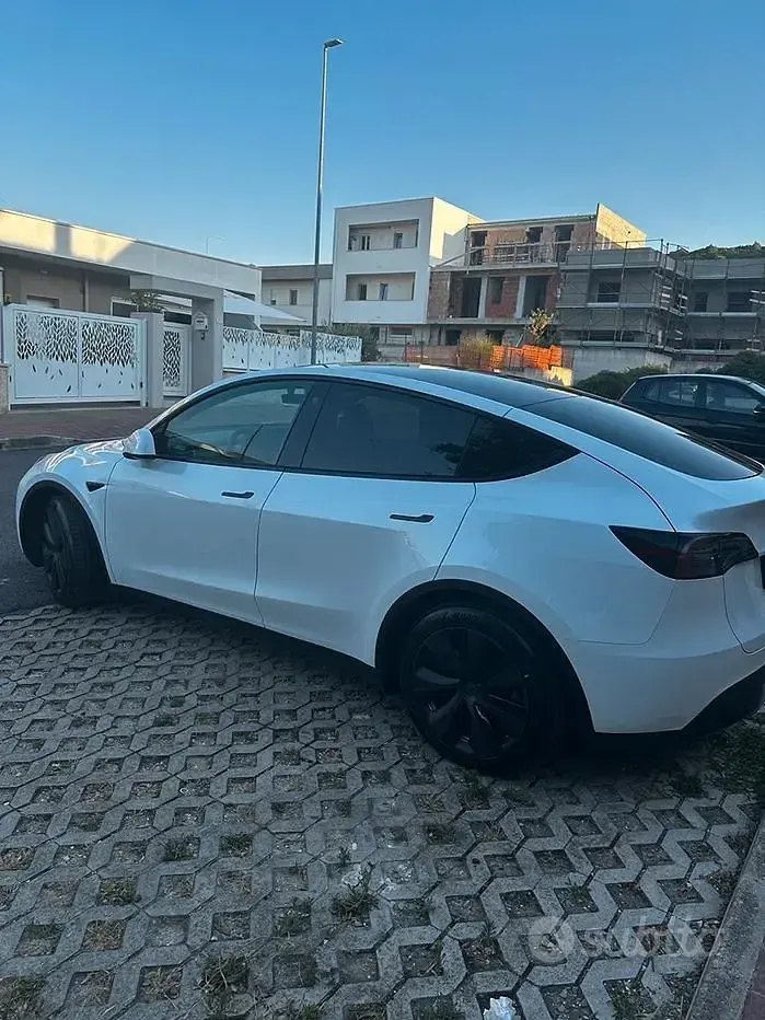 Usata Tesla Model Y RWD 125 kW (170 CV) 2023 Bianco SUV