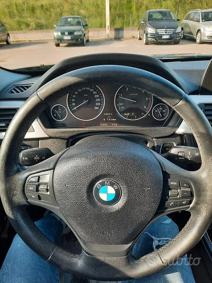 Usata BMW 318 Sport Line 143 CV (105 kW) 2014 Nero Station wagon