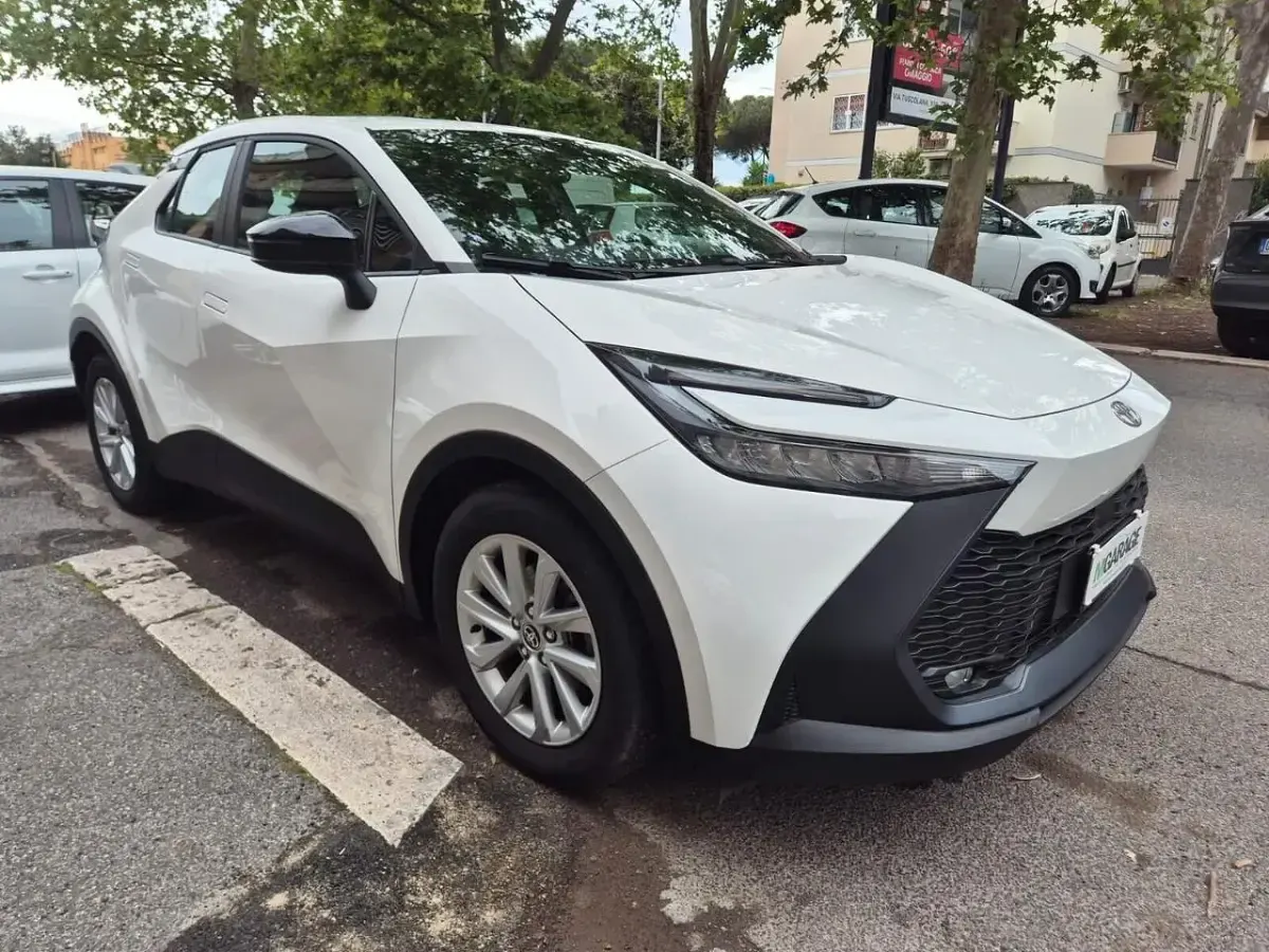 Usata Toyota C-HR Active 97 CV (71 kW) 2025 Bianco SUV