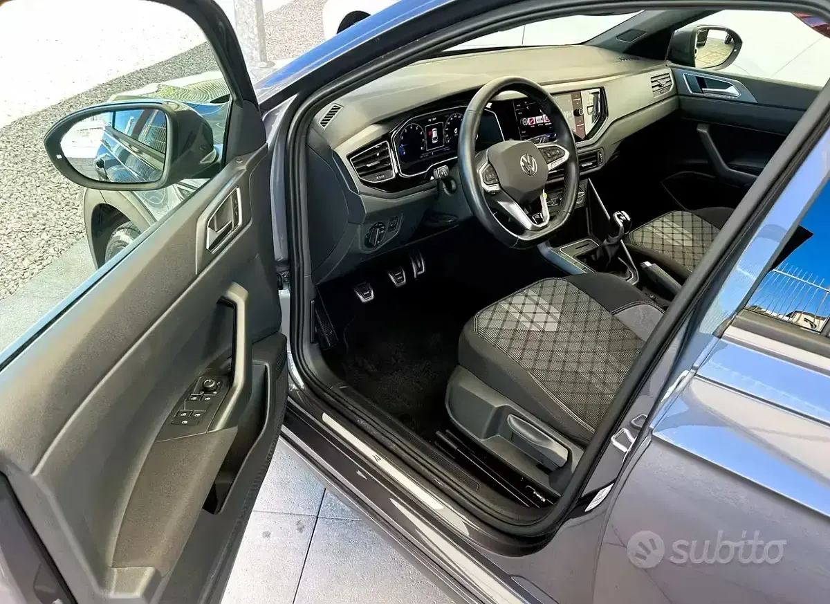 Usata VW Taigo R-line 110 CV (80 kW) 2023 Grigio SUV