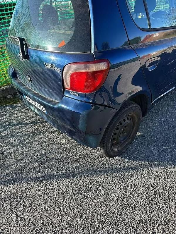Usata Toyota Yaris 68 CV (50 kW) 2002 Blu Berlina