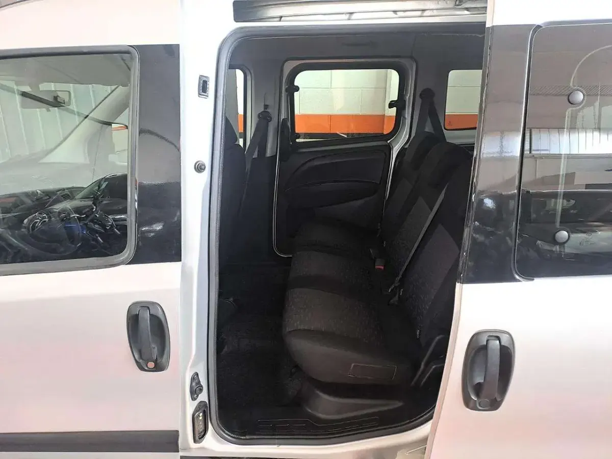 Usata Opel Combo 95 CV (69 kW) 2016 Grigio Monovolume