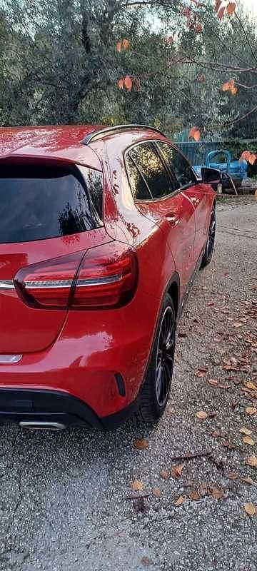 Usata Mercedes GLA200 Premium 156 CV (114 kW) 2020 Rosso SUV