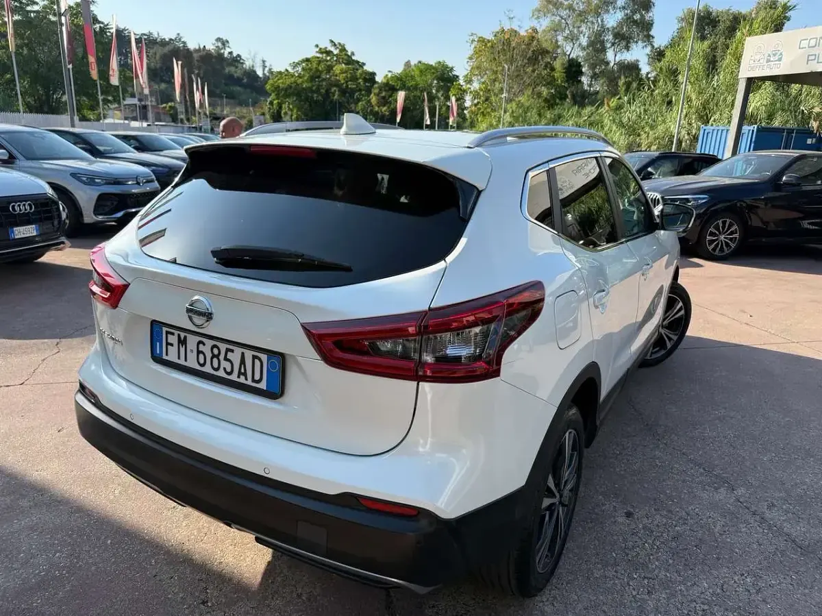 Usata Nissan Qashqai Tekna 110 CV (80 kW) 2017 Bianco SUV