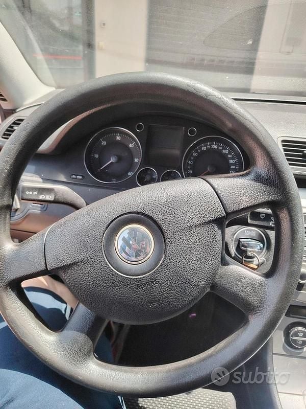 Usata VW Passat 110 CV (80 kW) 2006 Grigio Station wagon