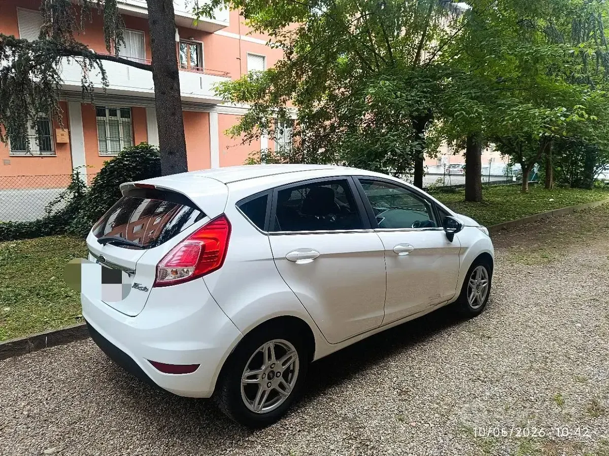 Usata Ford Fiesta Titanium 75 CV (55 kW) 2014 Bianco Utilitaria