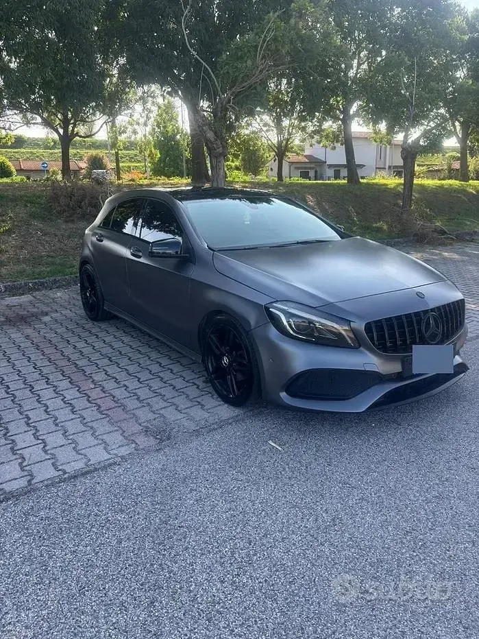 Usata Mercedes A200 136 CV (100 kW) 2017 Grigio Utilitaria