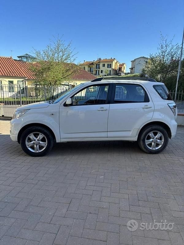 Usata Daihatsu Terios 105 CV (77 kW) 2010 Bianco SUV