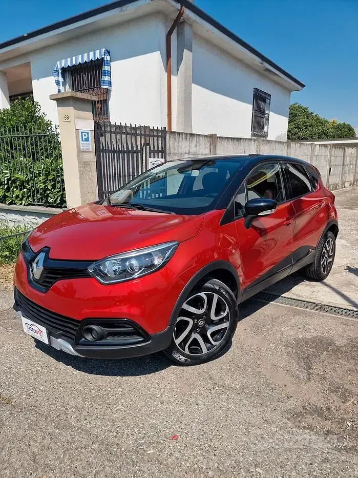 Usata Renault Captur 90 CV (66 kW) 2017 Rosso SUV