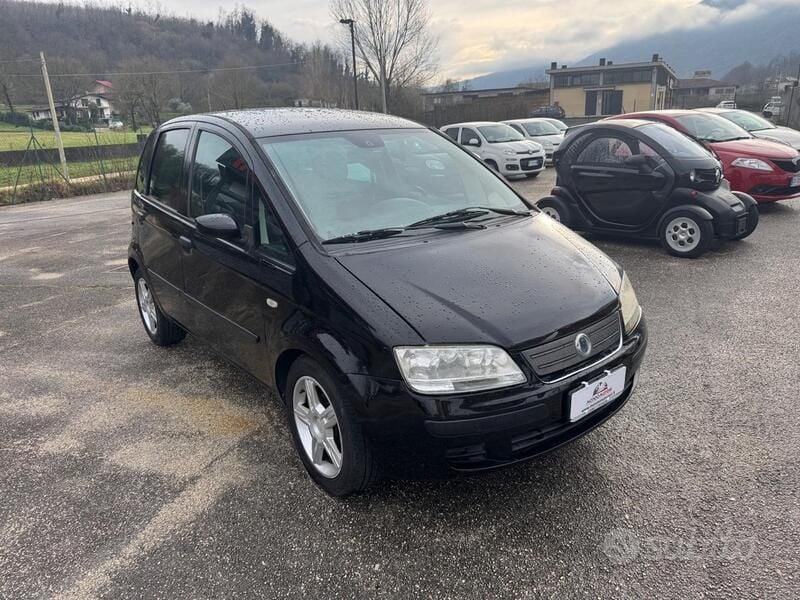 Nero Usata 2006 Fiat Idea Dynamic Monovolume | 3500 € (Buon prezzo) - Immagine 1/4