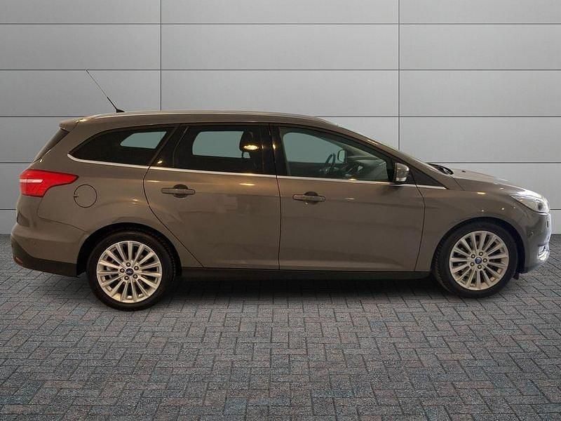 Usata Ford Focus Titanium 115 CV (84 kW) 2015 Oro Station wagon