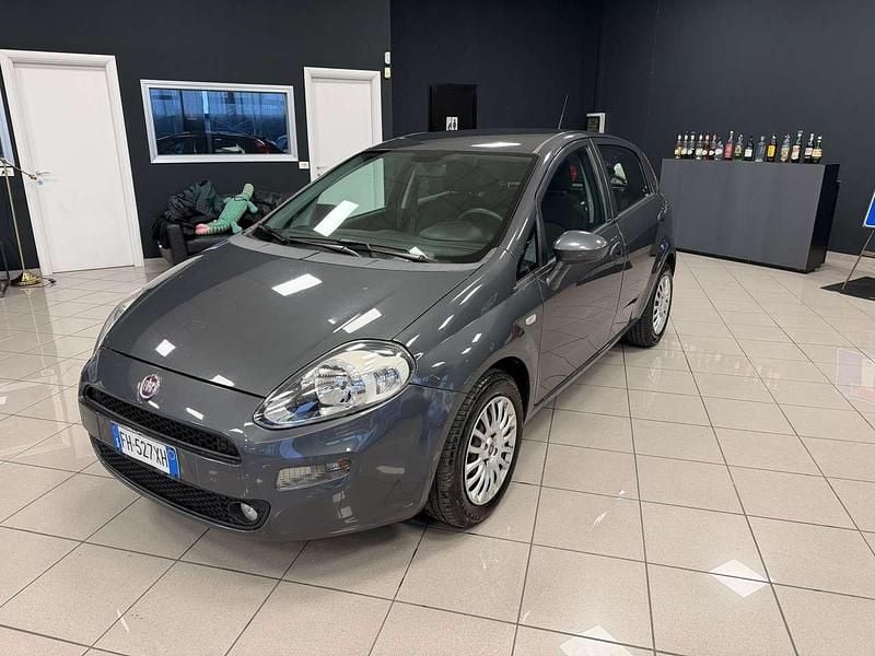 Usata Fiat Punto Lounge 95 CV (69 kW) 2017 Grigio Berlina
