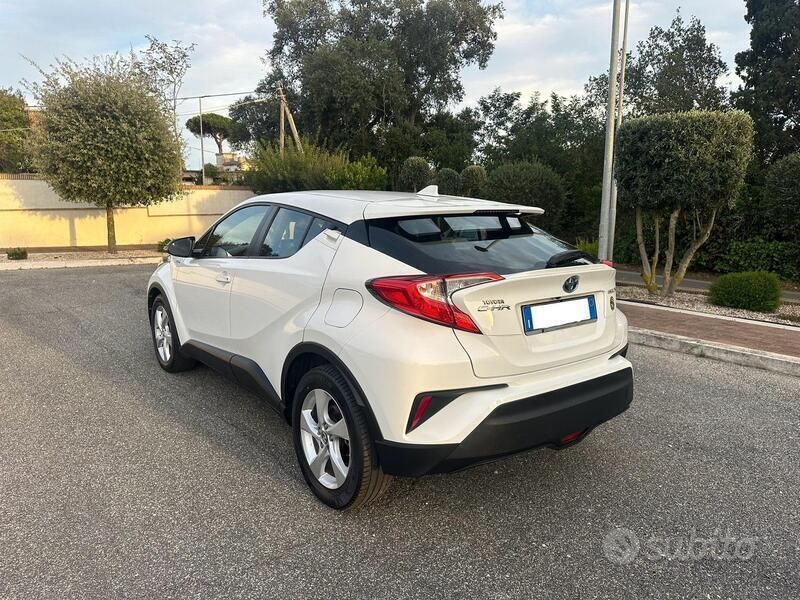 Usata Toyota C-HR Business Edition 98 CV (72 kW) 2019 Bianco SUV