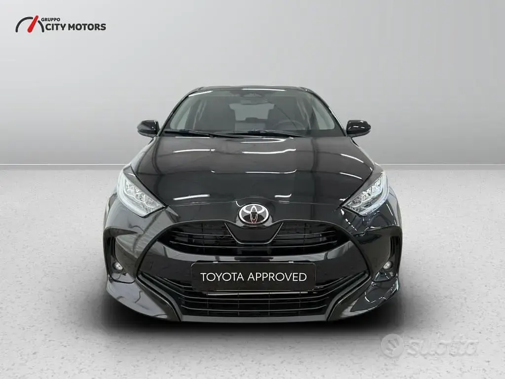 Ny Toyota Yaris Hybrid Trend 116 HK (85 kW) 2026 Svart Sedan