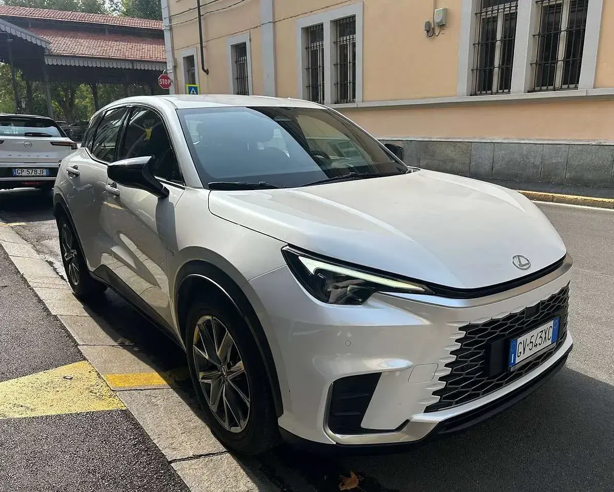 Usata Lexus LBX 91 CV (66 kW) 2024 Bianco SUV