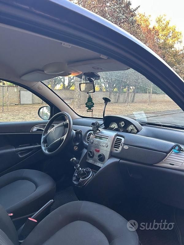 Usata Lancia Ypsilon 69 CV (50 kW) 2011 Utilitaria