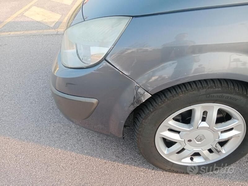 Usata Renault Scénic II 130 CV (95 kW) 2006 Grigio Monovolume