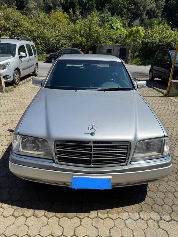 Usata Mercedes C200 180 CV (132 kW) 1996 Grigio Berlina