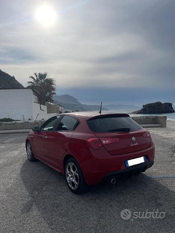 Usata Alfa Romeo Giulietta Sprint 120 CV (88 kW) 2015 Rosso Utilitaria