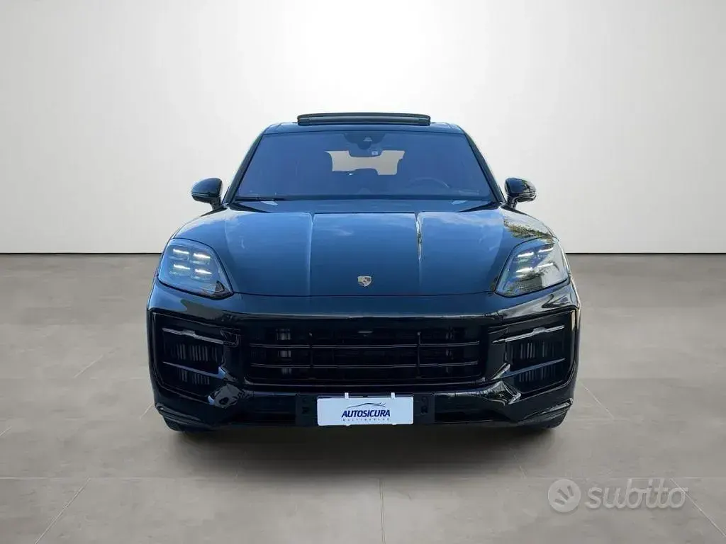 Gebraucht Porsche Cayenne 305 PS (224 kW) 2024 Schwarz SUV
