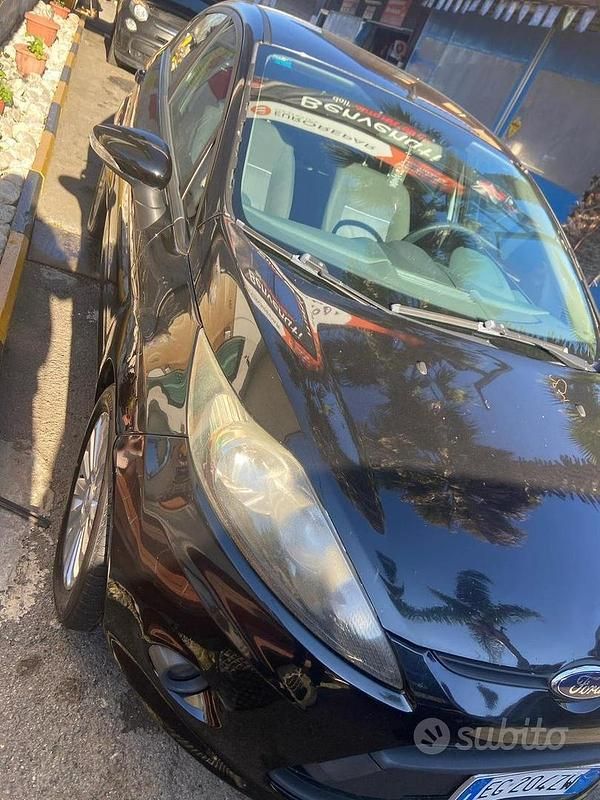 Usata Ford Fiesta 60 CV (44 kW) 2012 Nero Berlina