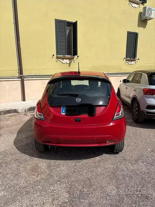 Begagnad Lancia Ypsilon 69 HK (50 kW) 2024 Röd Halvkombi