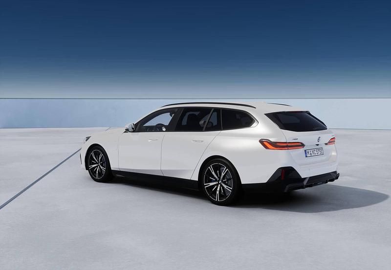 Nuova BMW 550e M Sport 313 CV (230 kW) 2026 Station wagon