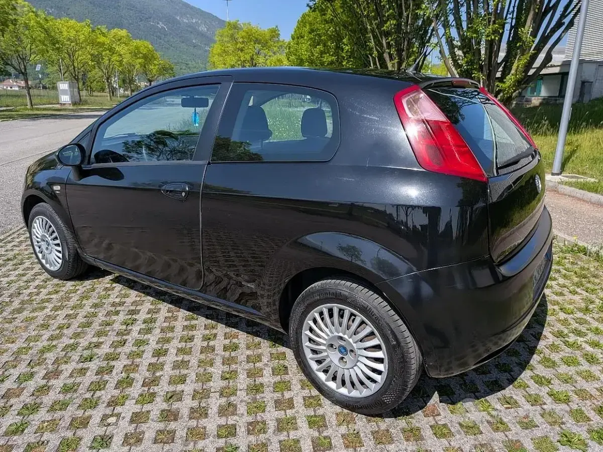 Usata Fiat Grande Punto 77 CV (56 kW) 2006 Nero Utilitaria
