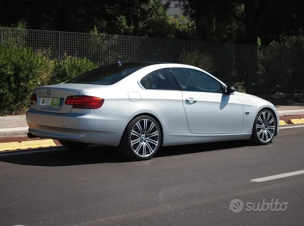 Usata BMW 325 Efficient Dynamics 218 CV (160 kW) 2006 Grigio Coupé