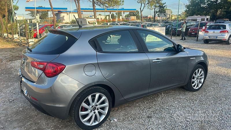 Usata Alfa Romeo Giulietta 120 CV (88 kW) 2011 Grigio Utilitaria