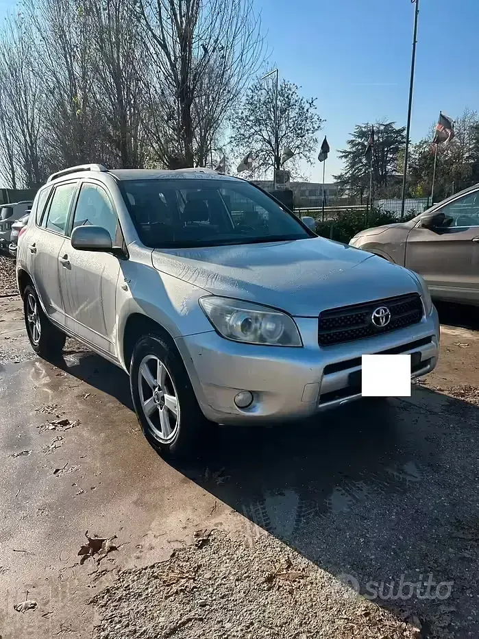 Usata Toyota RAV4 Luxury 136 CV (100 kW) 2008 Grigio SUV