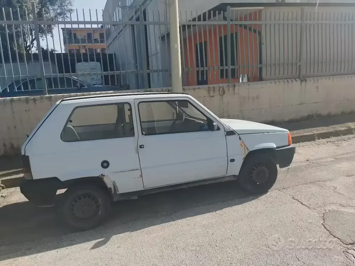 Usata Fiat 750 34 CV (25 kW) 1987 Blu Berlina