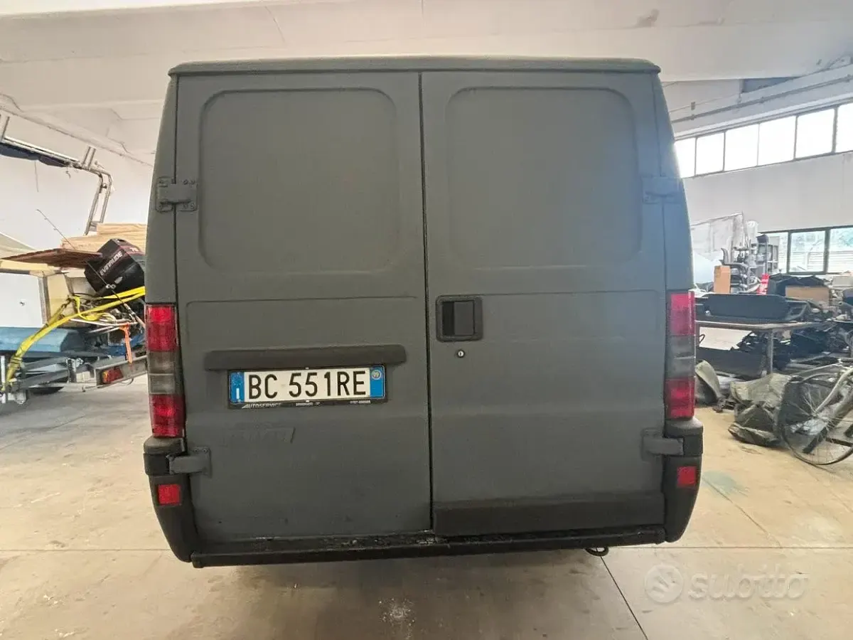 Usata Fiat Ducato 86 CV (63 kW) 2000 Grigio Furgone