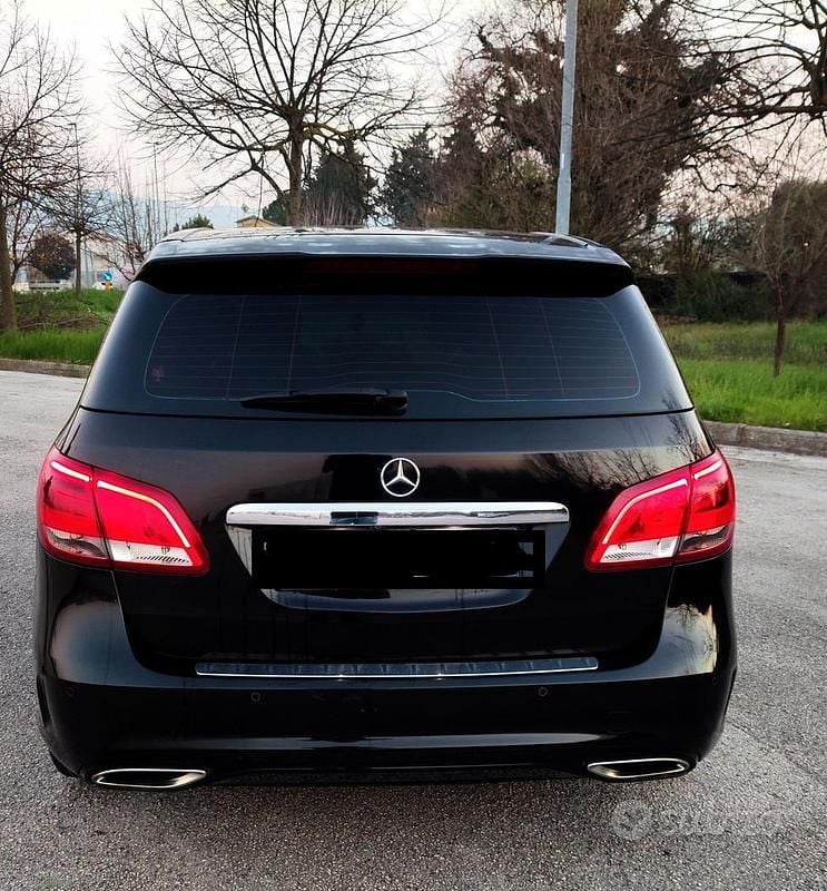 Usata Mercedes B200 AMG 136 CV (100 kW) 2017 Nero Monovolume