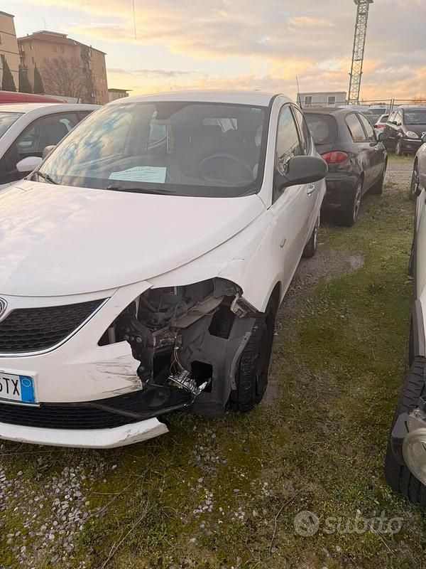 Usata Lancia Ypsilon 69 CV (50 kW) 2016 Utilitaria