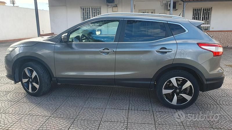 Usata Nissan Qashqai N-Connecta 115 CV (84 kW) 2017 Grigio SUV