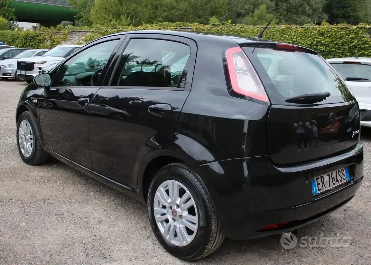 Usata Fiat Punto Evo Dynamic 69 CV (50 kW) 2013 Nero Utilitaria