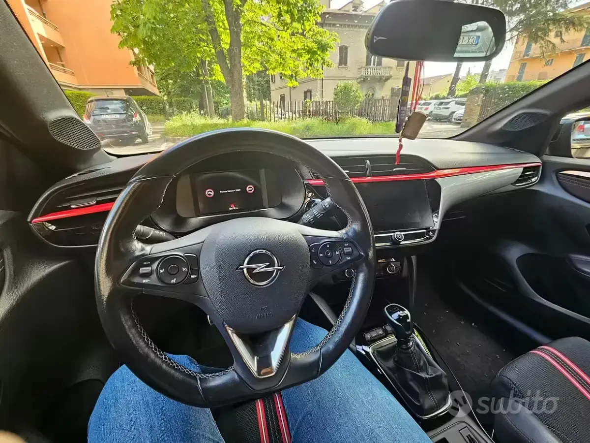 Usata Opel Corsa GS Line 102 CV (75 kW) 2020 Nero Utilitaria