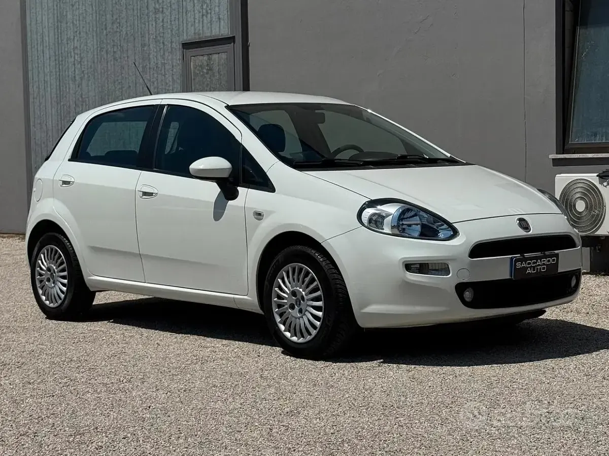 Usata Fiat Punto Street 69 CV (50 kW) 2013 Bianco Utilitaria