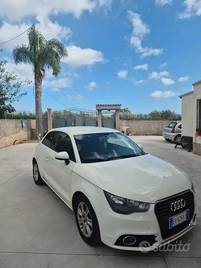 Usata Audi A1 Ambition 105 CV (77 kW) 2011 Bianco Utilitaria