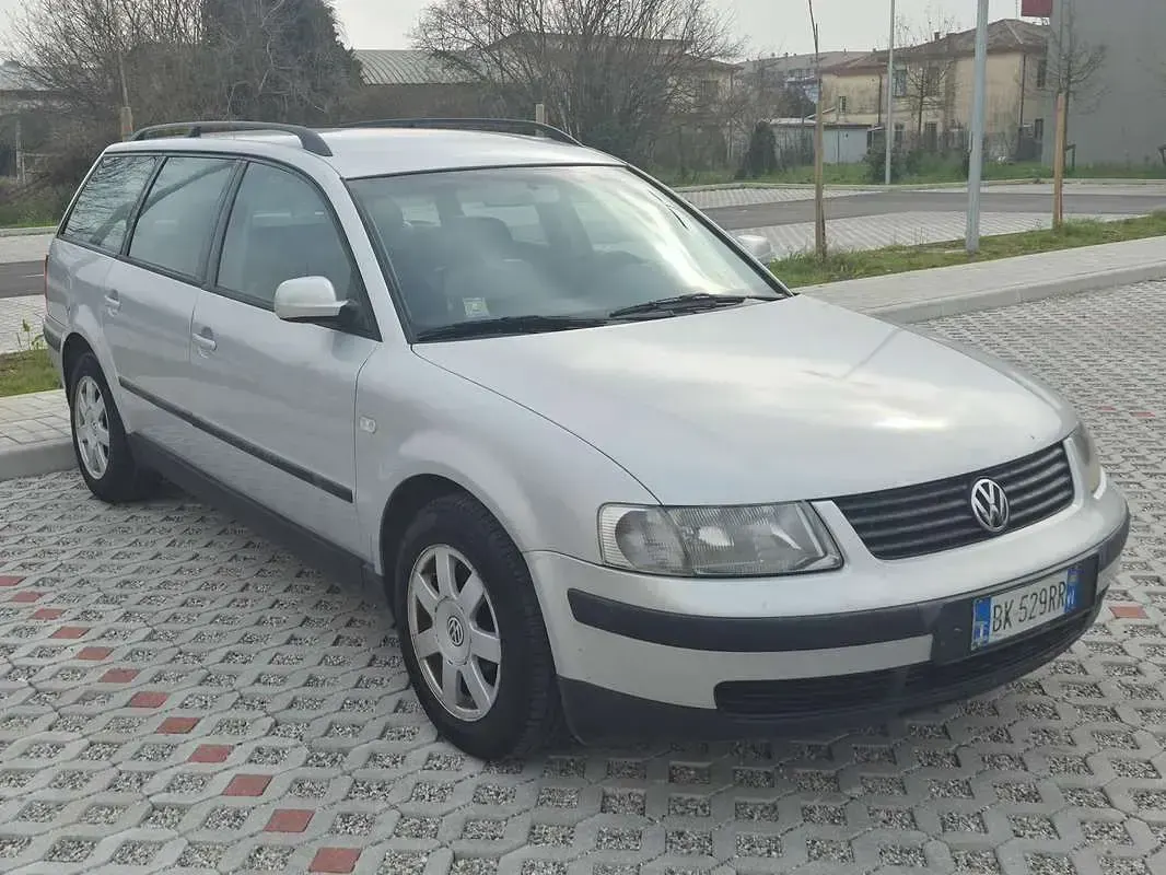 Usata VW Passat 150 CV (110 kW) 2000 Argento Station wagon