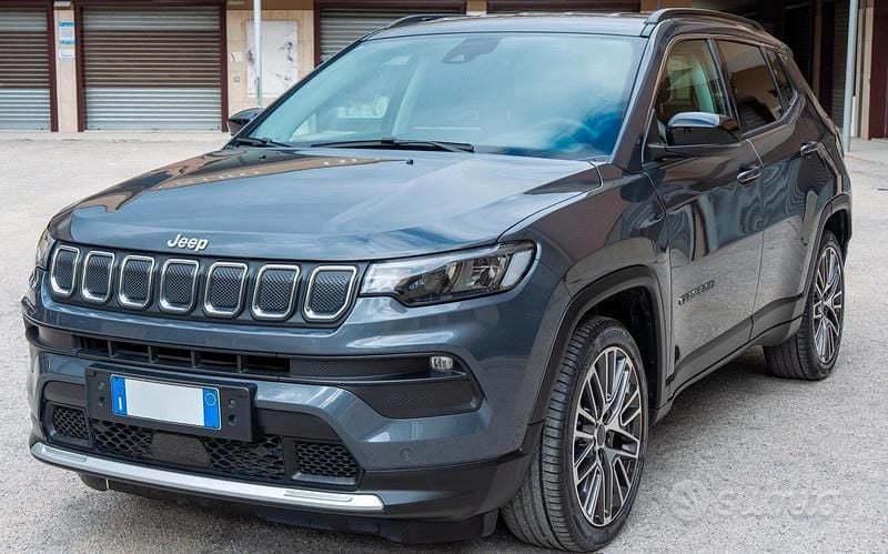 Grigio Usata 2022 Jeep Compass Limited SUV | 21.200 € (Buon prezzo) - Immagine 1/4