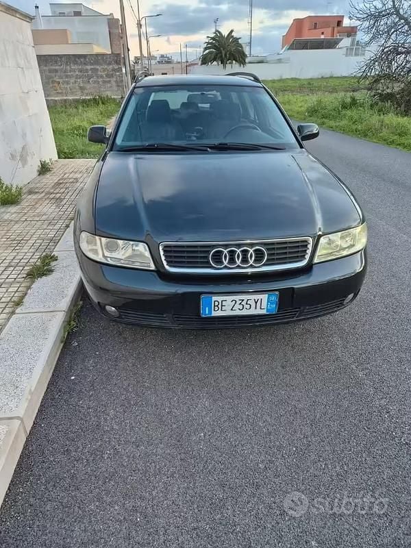 Usata Audi A4 110 CV (80 kW) 1999 Nero Station wagon