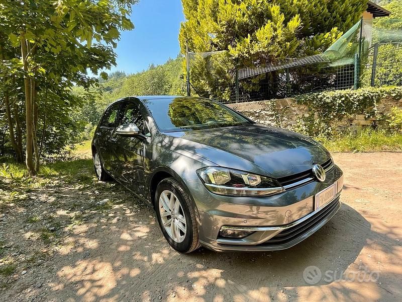 Grigio Usata 2019 VW Golf Tre volumi | 14.000 € (Buon prezzo) - Immagine 1/4