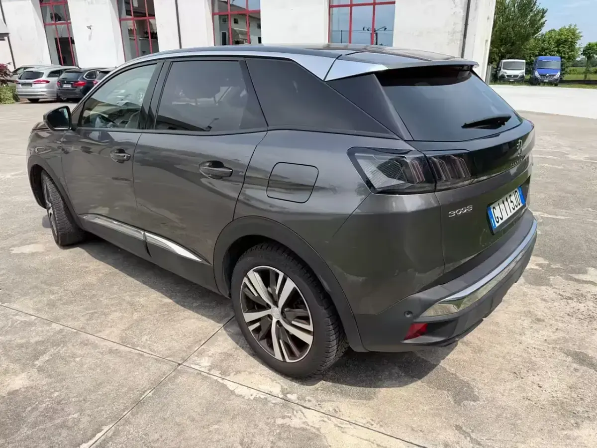 Usata Peugeot 3008 Allure 180 CV (132 kW) 2022 Grigio SUV
