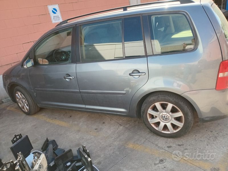Usata VW Touran 2004 Grigio Monovolume