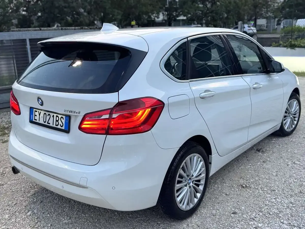 Usata BMW 218 Active Tourer Luxury Line 150 CV (110 kW) 2015 Bianco Monovolume